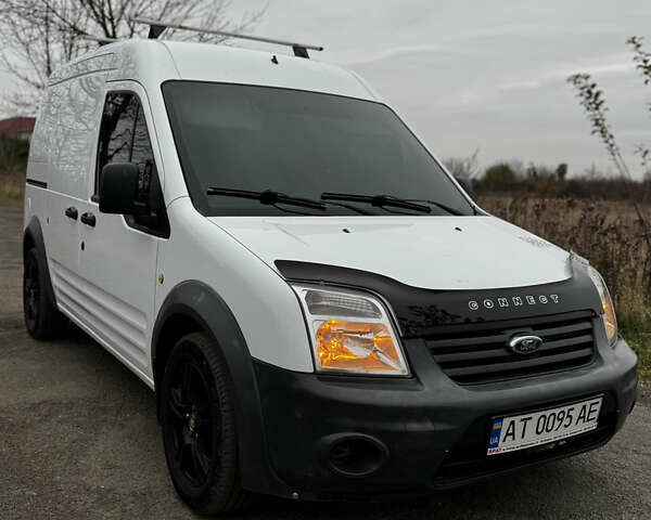 Белый Форд Транзит Коннект, объемом двигателя 1.8 л и пробегом 370 тыс. км за 4800 $, фото 1 на Automoto.ua