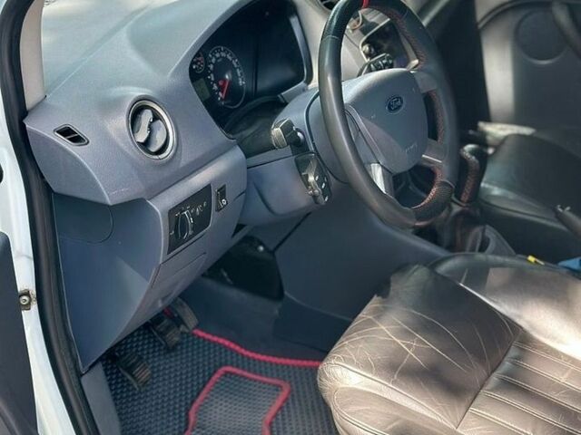 Белый Форд Транзит Коннект, объемом двигателя 1.75 л и пробегом 325 тыс. км за 4500 $, фото 11 на Automoto.ua