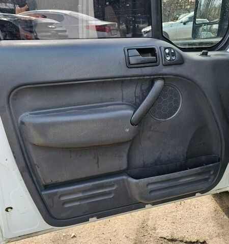 Білий Форд Транзит Коннект, об'ємом двигуна 1.75 л та пробігом 200 тис. км за 1800 $, фото 12 на Automoto.ua