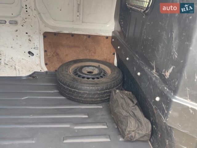 Белый Форд Транзит Коннект, объемом двигателя 1.8 л и пробегом 192 тыс. км за 5300 $, фото 5 на Automoto.ua