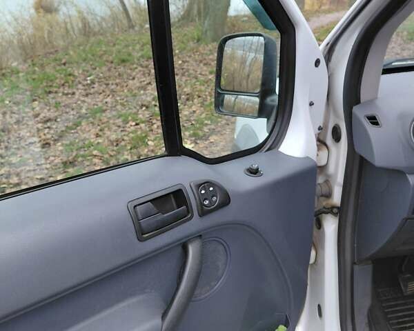 Белый Форд Транзит Коннект, объемом двигателя 1.8 л и пробегом 164 тыс. км за 7000 $, фото 6 на Automoto.ua