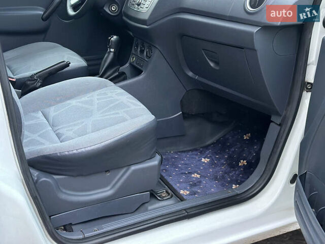 Білий Форд Транзит Коннект, об'ємом двигуна 1.8 л та пробігом 260 тис. км за 4550 $, фото 8 на Automoto.ua