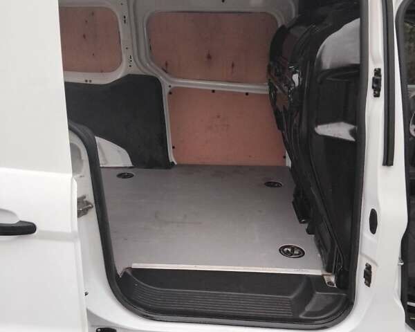 Форд Транзит Коннект 2014 у Тячеве на Automoto.ua Білий Форд Транзит Коннект, об'ємом двигуна 1.56 л та пробігом 165 тис. км за 8200 $, фото 6 на Automoto.ua