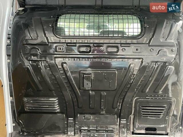 Форд Транзит Коннект 2014 у Києві на Automoto.ua Білий Форд Транзит Коннект, об'ємом двигуна 1.56 л та пробігом 243 тис. км за 7950 $, фото 19 на Automoto.ua