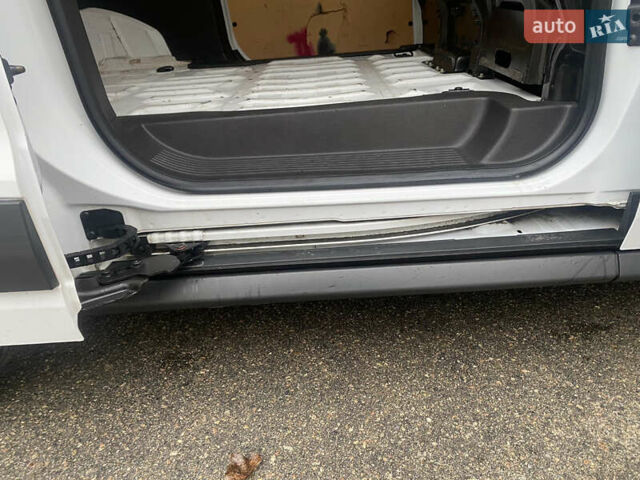 Білий Форд Транзит Коннект, об'ємом двигуна 1.6 л та пробігом 240 тис. км за 7100 $, фото 10 на Automoto.ua