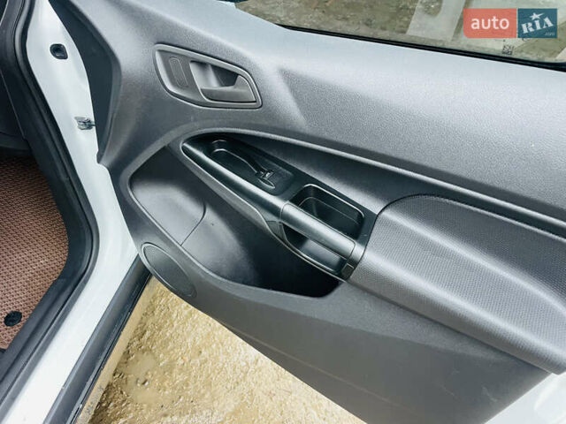 Белый Форд Транзит Коннект, объемом двигателя 1.5 л и пробегом 311 тыс. км за 8500 $, фото 5 на Automoto.ua