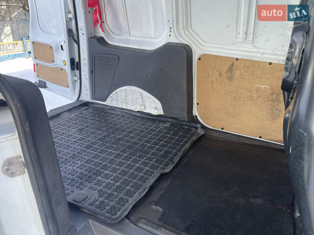 Білий Форд Транзит Коннект, об'ємом двигуна 1.56 л та пробігом 131 тис. км за 10700 $, фото 10 на Automoto.ua