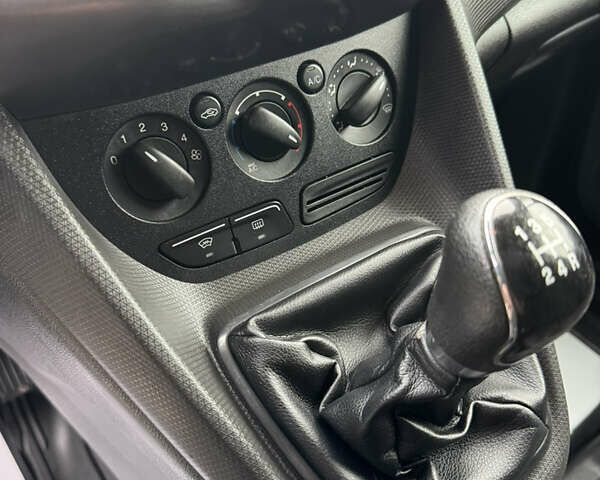 Белый Форд Транзит Коннект, объемом двигателя 1.5 л и пробегом 174 тыс. км за 11900 $, фото 26 на Automoto.ua