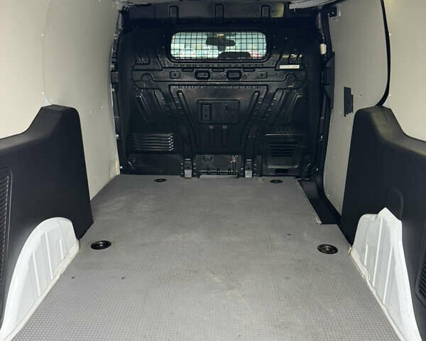 Белый Форд Транзит Коннект, объемом двигателя 1.5 л и пробегом 174 тыс. км за 11900 $, фото 16 на Automoto.ua