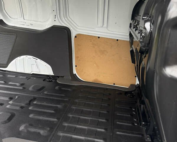 Білий Форд Транзит Коннект, об'ємом двигуна 1.5 л та пробігом 240 тис. км за 11700 $, фото 23 на Automoto.ua