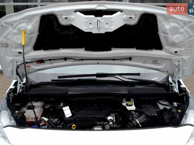 Білий Форд Транзит Коннект, об'ємом двигуна 1.5 л та пробігом 210 тис. км за 14400 $, фото 47 на Automoto.ua