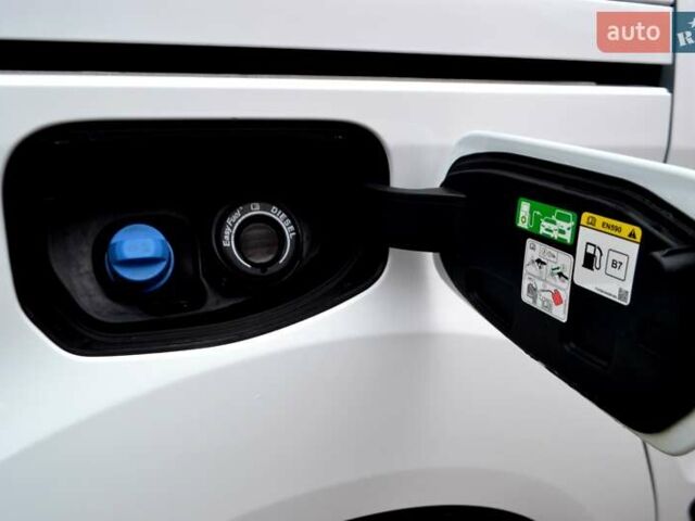 Білий Форд Транзит Коннект, об'ємом двигуна 1.5 л та пробігом 210 тис. км за 14400 $, фото 147 на Automoto.ua