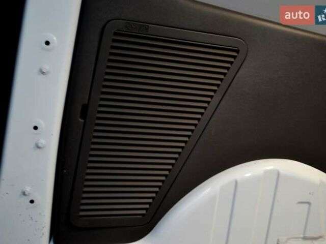 Білий Форд Транзит Коннект, об'ємом двигуна 1.5 л та пробігом 210 тис. км за 14400 $, фото 141 на Automoto.ua