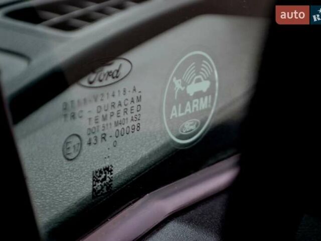 Білий Форд Транзит Коннект, об'ємом двигуна 1.5 л та пробігом 210 тис. км за 14400 $, фото 122 на Automoto.ua