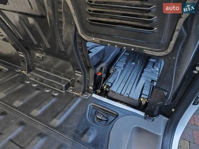 Білий Форд Транзит Коннект, об'ємом двигуна 1.5 л та пробігом 219 тис. км за 13900 $, фото 34 на Automoto.ua