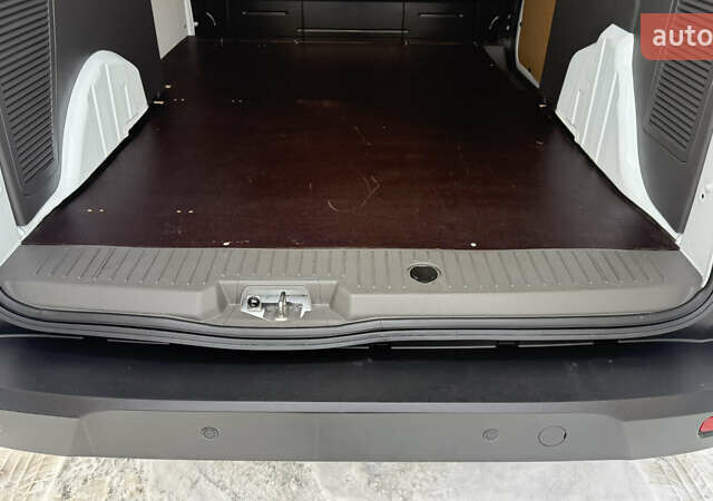 Белый Форд Транзит Коннект, объемом двигателя 0 л и пробегом 211 тыс. км за 14900 $, фото 18 на Automoto.ua