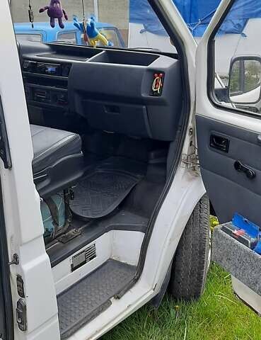 Білий Форд Транзит Коннект, об'ємом двигуна 2.5 л та пробігом 80 тис. км за 3000 $, фото 4 на Automoto.ua