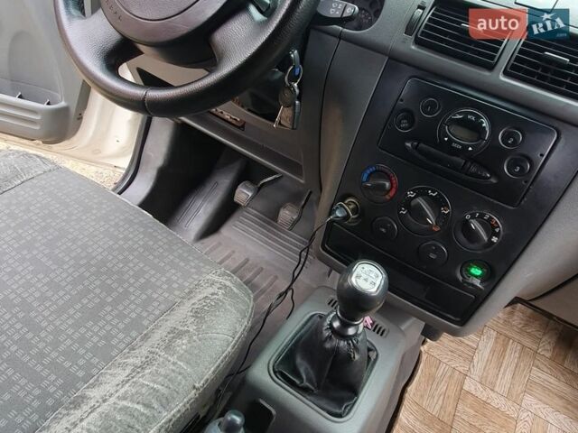 Білий Форд Транзит Коннект, об'ємом двигуна 1.75 л та пробігом 280 тис. км за 3400 $, фото 36 на Automoto.ua