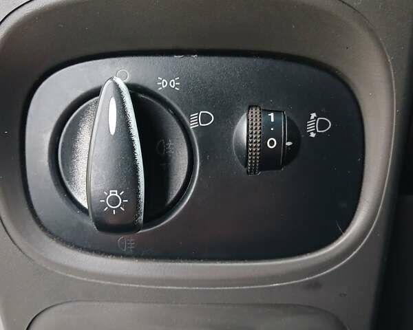 Білий Форд Транзит Коннект, об'ємом двигуна 2 л та пробігом 373 тис. км за 2999 $, фото 6 на Automoto.ua