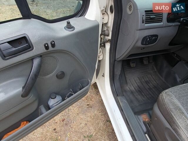 Білий Форд Транзит Коннект, об'ємом двигуна 1.75 л та пробігом 280 тис. км за 3400 $, фото 39 на Automoto.ua