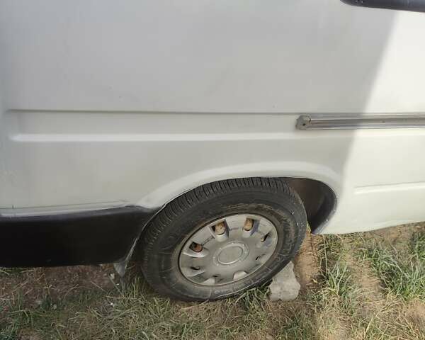 Белый Форд Транзит Коннект, объемом двигателя 2.5 л и пробегом 150 тыс. км за 3000 $, фото 2 на Automoto.ua