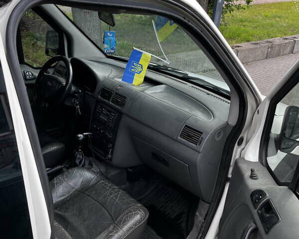 Білий Форд Транзит Коннект, об'ємом двигуна 1.8 л та пробігом 250 тис. км за 4400 $, фото 6 на Automoto.ua