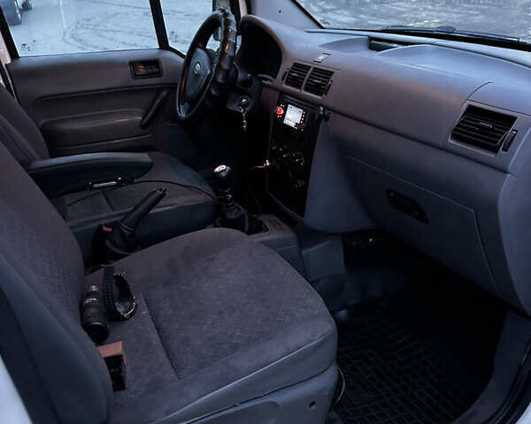 Білий Форд Транзит Коннект, об'ємом двигуна 1.75 л та пробігом 365 тис. км за 4200 $, фото 11 на Automoto.ua