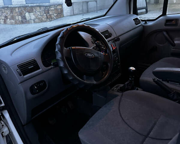 Білий Форд Транзит Коннект, об'ємом двигуна 1.75 л та пробігом 365 тис. км за 4200 $, фото 12 на Automoto.ua