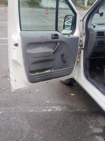 Форд Транзит Коннект 2003 в Сарнах на Automoto.ua Белый Форд Транзит Коннект, объемом двигателя 1.8 л и пробегом 300 тыс. км за 3650 $, фото 5 на Automoto.ua