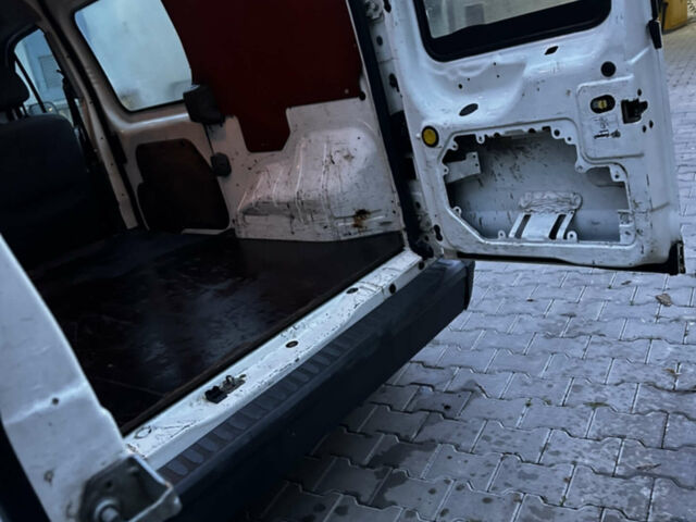 Белый Форд Транзит Коннект, объемом двигателя 1.75 л и пробегом 365 тыс. км за 3500 $, фото 10 на Automoto.ua