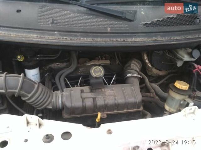 Білий Форд Транзит Коннект, об'ємом двигуна 2 л та пробігом 300 тис. км за 4400 $, фото 1 на Automoto.ua