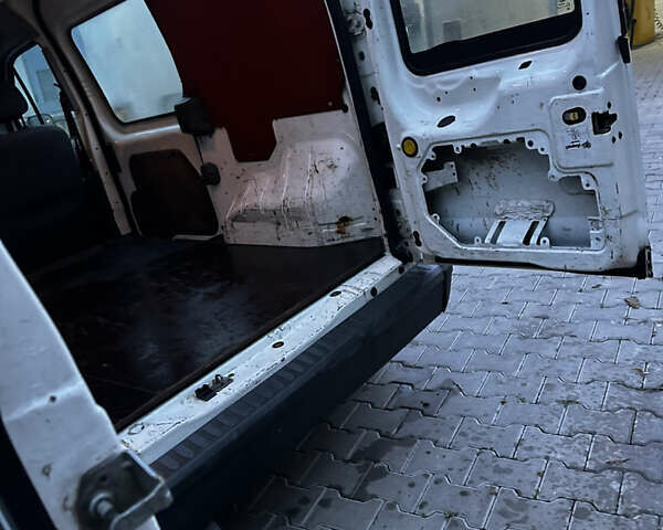 Білий Форд Транзит Коннект, об'ємом двигуна 1.75 л та пробігом 365 тис. км за 4200 $, фото 10 на Automoto.ua