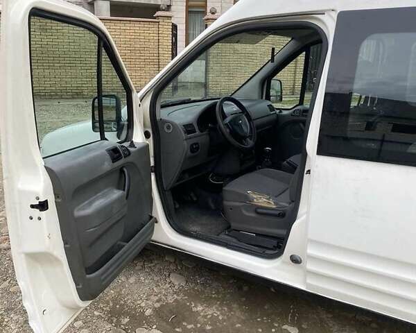 Белый Форд Транзит Коннект, объемом двигателя 1.8 л и пробегом 300 тыс. км за 3500 $, фото 3 на Automoto.ua