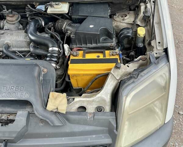 Белый Форд Транзит Коннект, объемом двигателя 1.75 л и пробегом 380 тыс. км за 4500 $, фото 31 на Automoto.ua