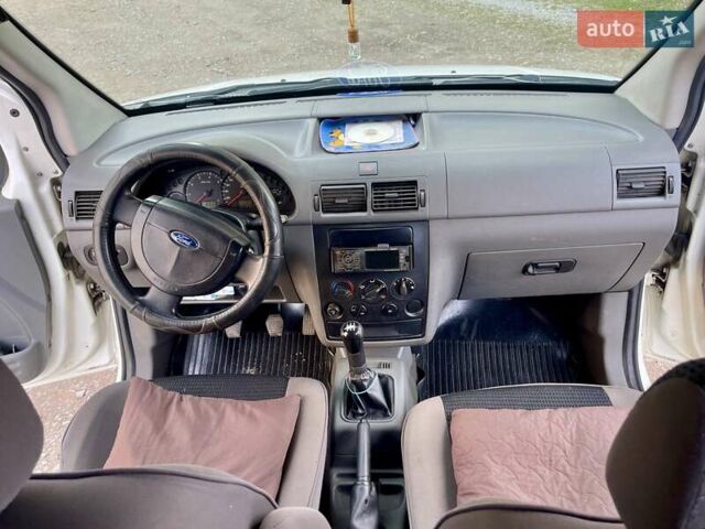 Белый Форд Транзит Коннект, объемом двигателя 1.75 л и пробегом 380 тыс. км за 4500 $, фото 25 на Automoto.ua