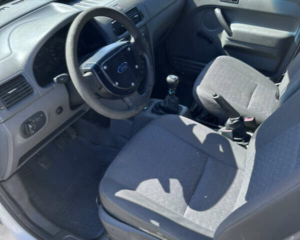 Форд Транзит Коннект 2004 в Киеве на Automoto.ua Белый Форд Транзит Коннект, объемом двигателя 1.75 л и пробегом 298 тыс. км за 3000 $, фото 6 на Automoto.ua