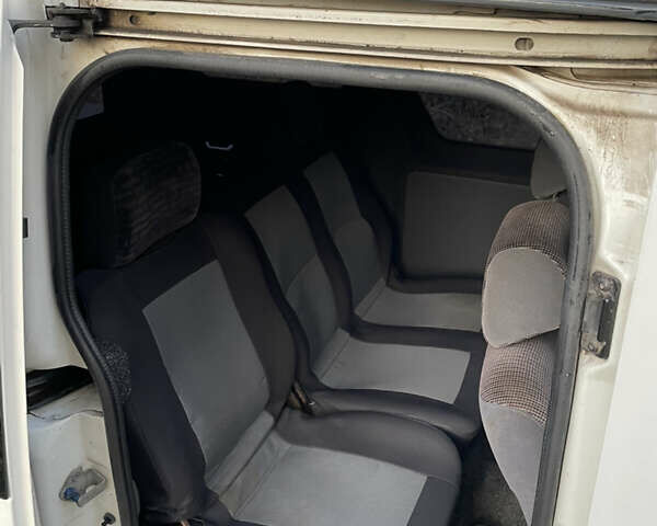 Белый Форд Транзит Коннект, объемом двигателя 1.8 л и пробегом 378 тыс. км за 3800 $, фото 8 на Automoto.ua