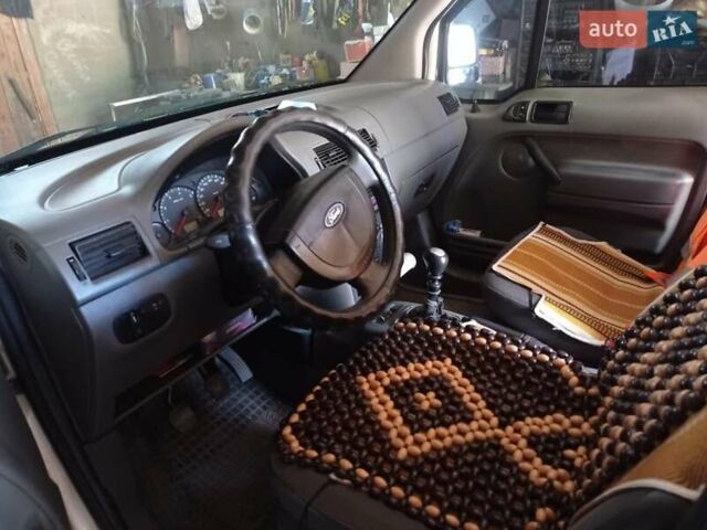 Белый Форд Транзит Коннект, объемом двигателя 1.8 л и пробегом 230 тыс. км за 5000 $, фото 2 на Automoto.ua