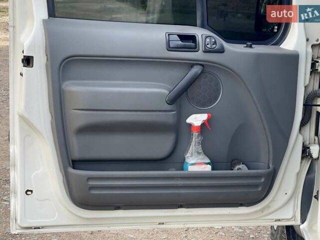 Белый Форд Транзит Коннект, объемом двигателя 1.75 л и пробегом 380 тыс. км за 4500 $, фото 15 на Automoto.ua
