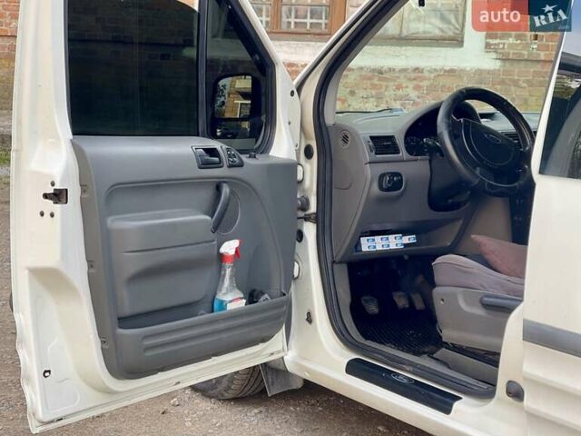 Белый Форд Транзит Коннект, объемом двигателя 1.75 л и пробегом 380 тыс. км за 4500 $, фото 14 на Automoto.ua