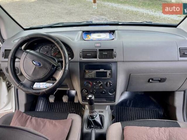 Белый Форд Транзит Коннект, объемом двигателя 1.75 л и пробегом 380 тыс. км за 4500 $, фото 24 на Automoto.ua