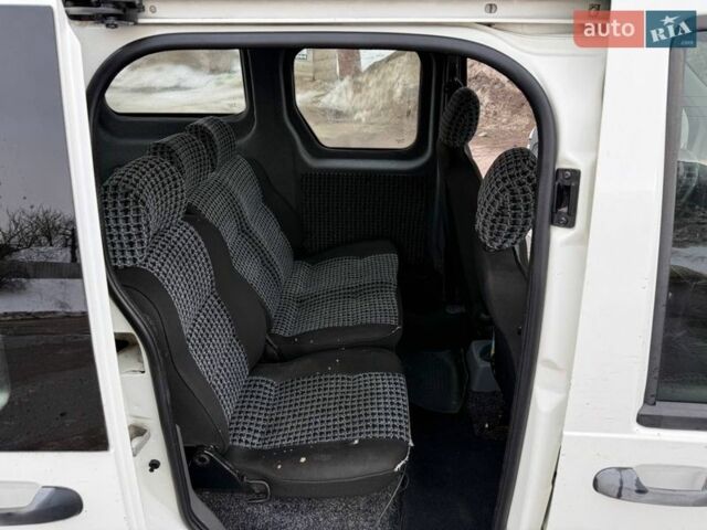 Белый Форд Транзит Коннект, объемом двигателя 0 л и пробегом 305 тыс. км за 3600 $, фото 6 на Automoto.ua