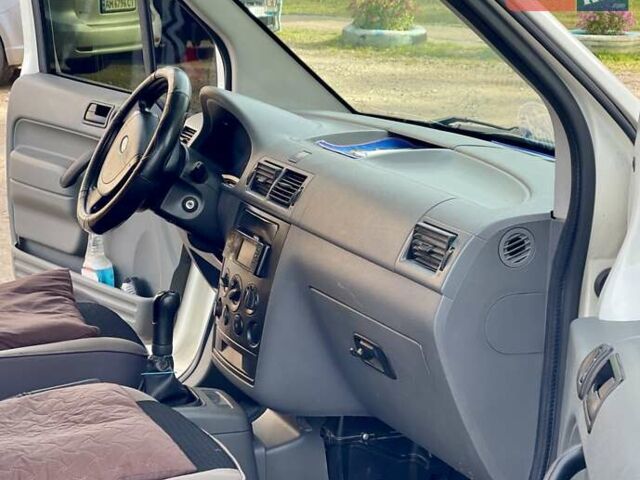 Белый Форд Транзит Коннект, объемом двигателя 1.75 л и пробегом 380 тыс. км за 4500 $, фото 22 на Automoto.ua