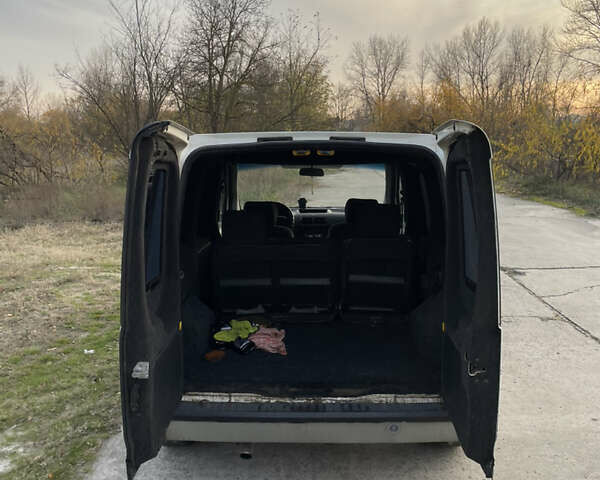 Белый Форд Транзит Коннект, объемом двигателя 1.8 л и пробегом 378 тыс. км за 3800 $, фото 5 на Automoto.ua