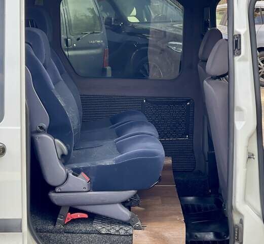 Белый Форд Транзит Коннект, объемом двигателя 1.75 л и пробегом 380 тыс. км за 4500 $, фото 19 на Automoto.ua