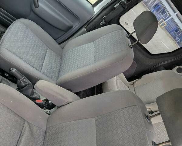 Белый Форд Транзит Коннект, объемом двигателя 1.8 л и пробегом 316 тыс. км за 4700 $, фото 26 на Automoto.ua