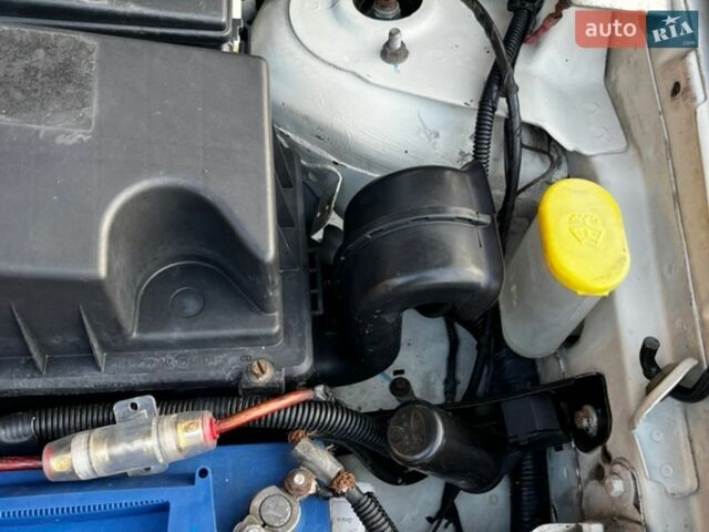 Білий Форд Транзит Коннект, об'ємом двигуна 1.8 л та пробігом 463 тис. км за 3850 $, фото 11 на Automoto.ua