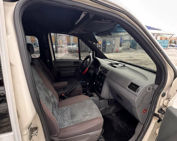 Белый Форд Транзит Коннект, объемом двигателя 1.8 л и пробегом 345 тыс. км за 3999 $, фото 9 на Automoto.ua