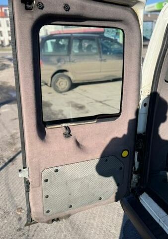 Белый Форд Транзит Коннект, объемом двигателя 1.75 л и пробегом 200 тыс. км за 4199 $, фото 30 на Automoto.ua