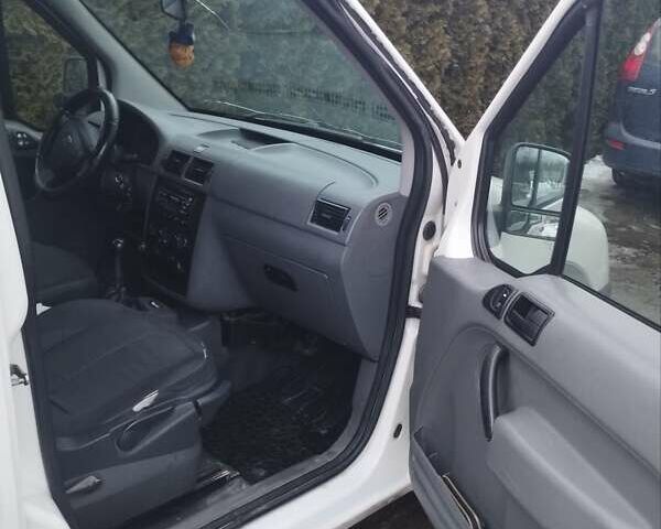 Білий Форд Транзит Коннект, об'ємом двигуна 1.8 л та пробігом 364 тис. км за 3999 $, фото 7 на Automoto.ua